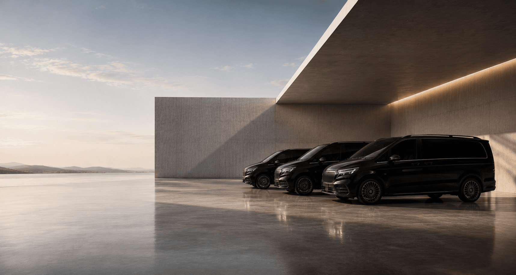 Schwarzer großer Van in einer hellen modernen Garage